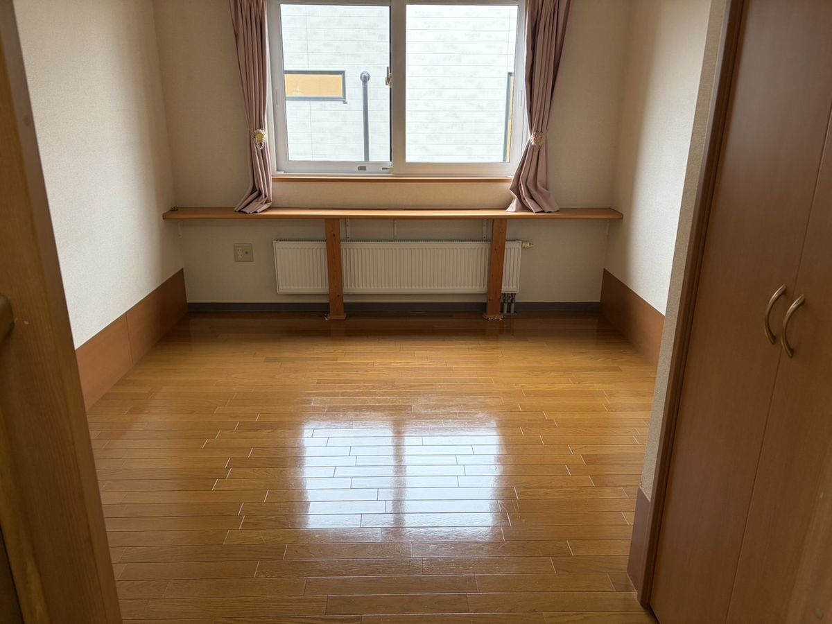居室の床清掃・ワックス仕上げ作業後